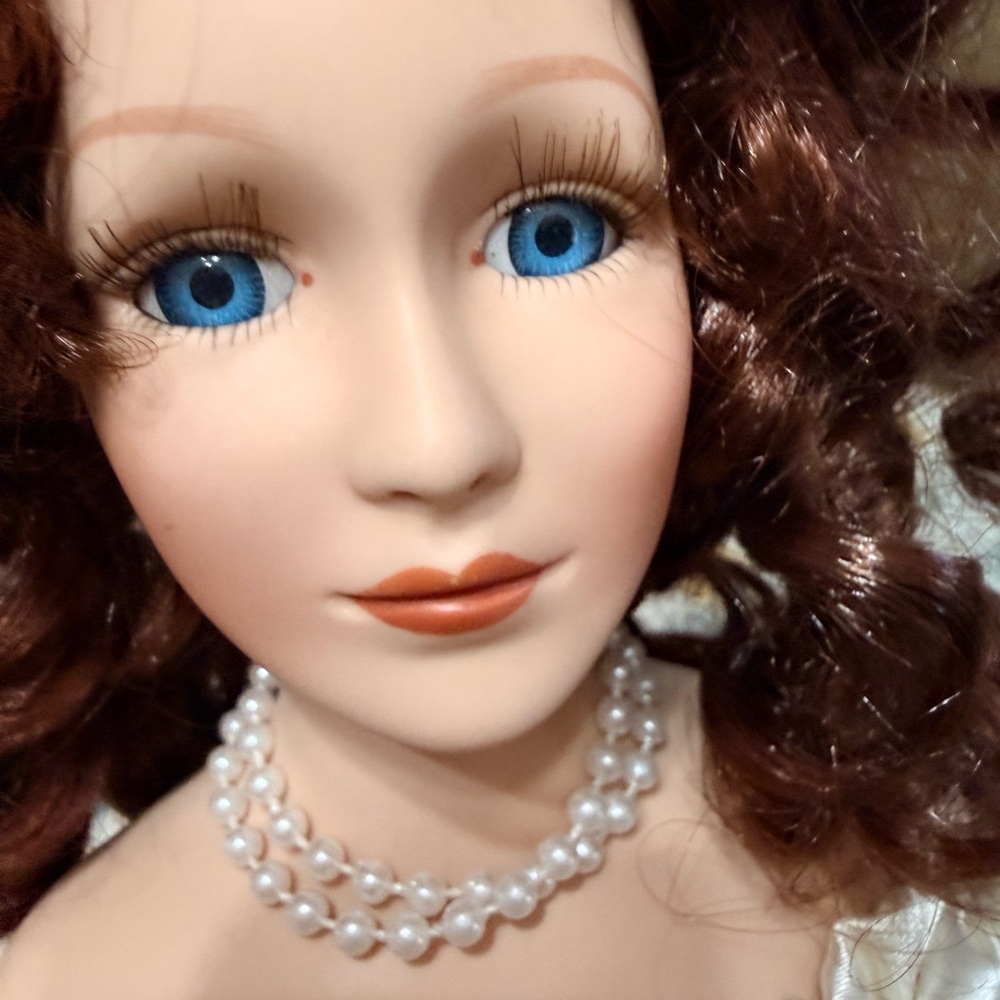 Bridal Doll - Picture 2 of 10